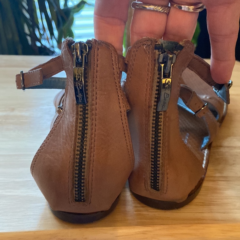 SE Boutique Brown Leather Gladiator Sandals - Picture 5 of 7